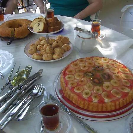 Melaike Foça